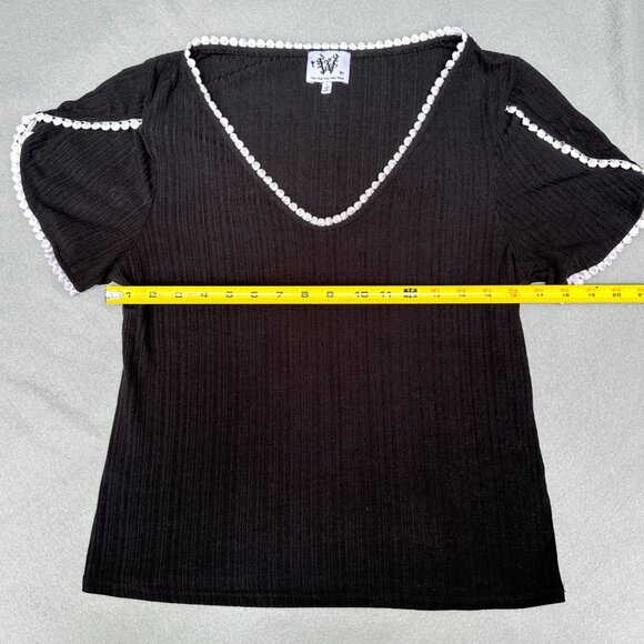 🌷 Who What Wear - Black tulip sleeve top with white trim 🌷 - Picture 4 of 7